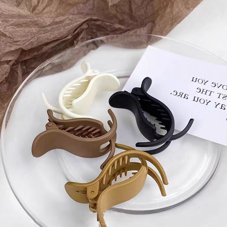 Simple solid-colored small hair clips