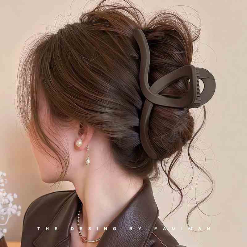 The large shark clip is a high-end hair-grabbing tool