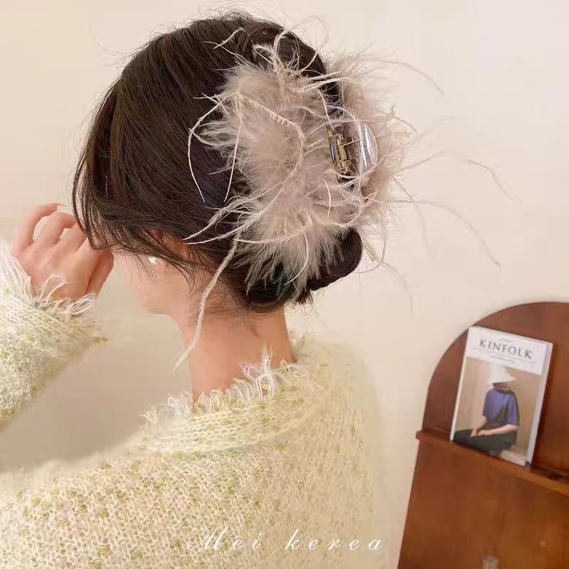 Elegant Ostrich Feather Hair Clip for Women