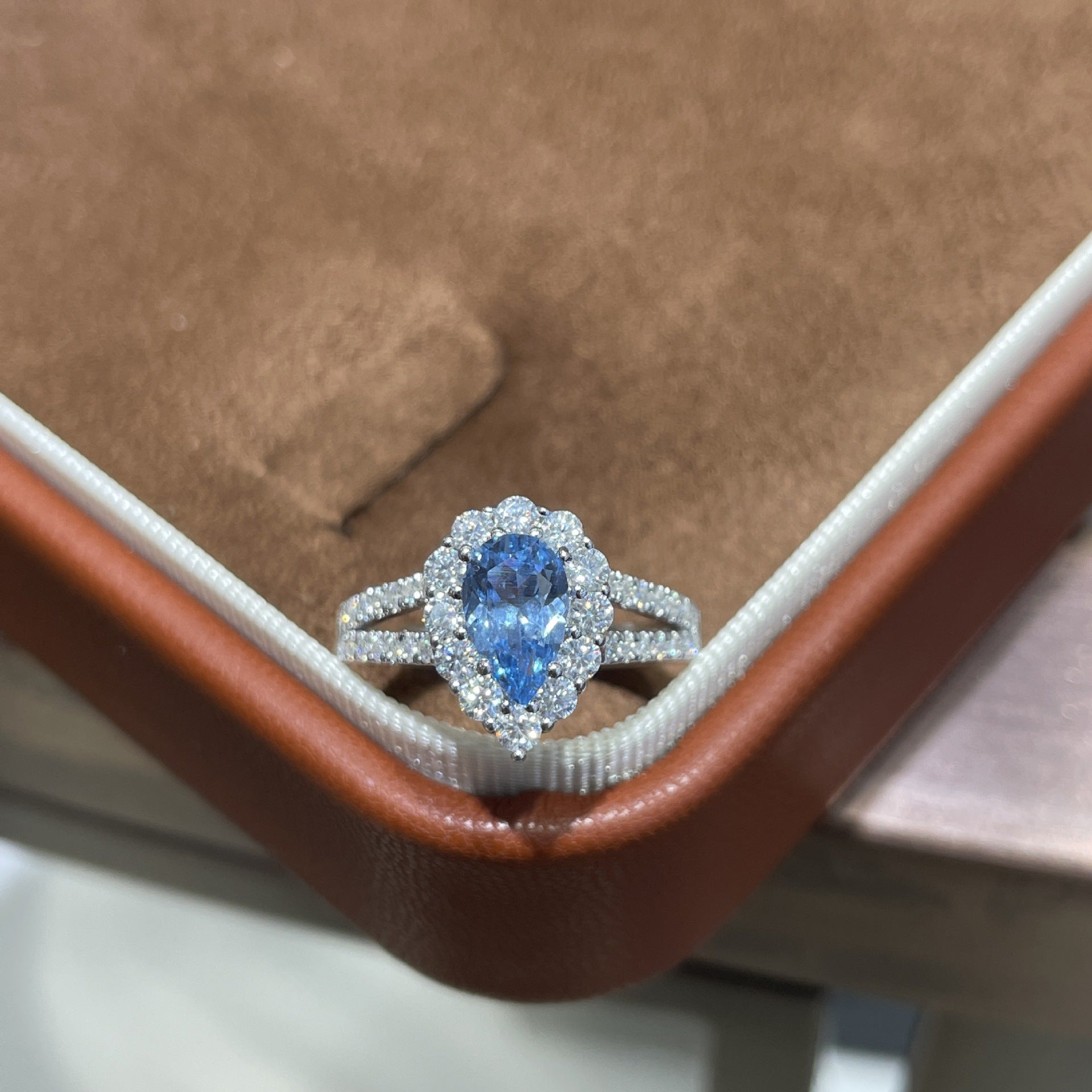 Artificial spinel ring for women