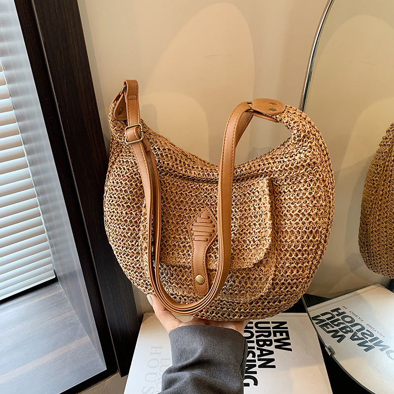 A casual and vacation-style straw-woven bag for women