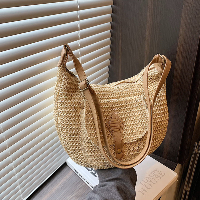 A casual and vacation-style straw-woven bag for women