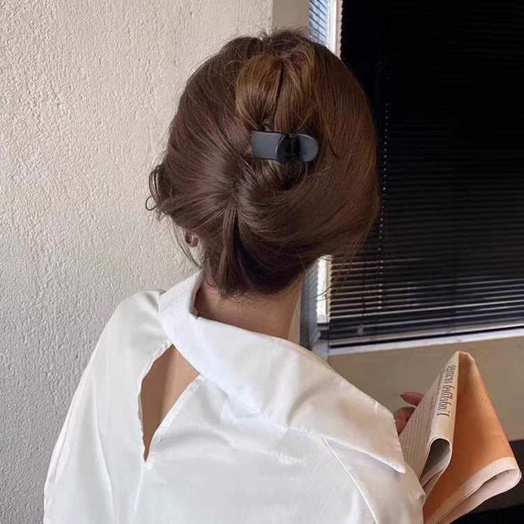 Simple solid-colored small hair clips