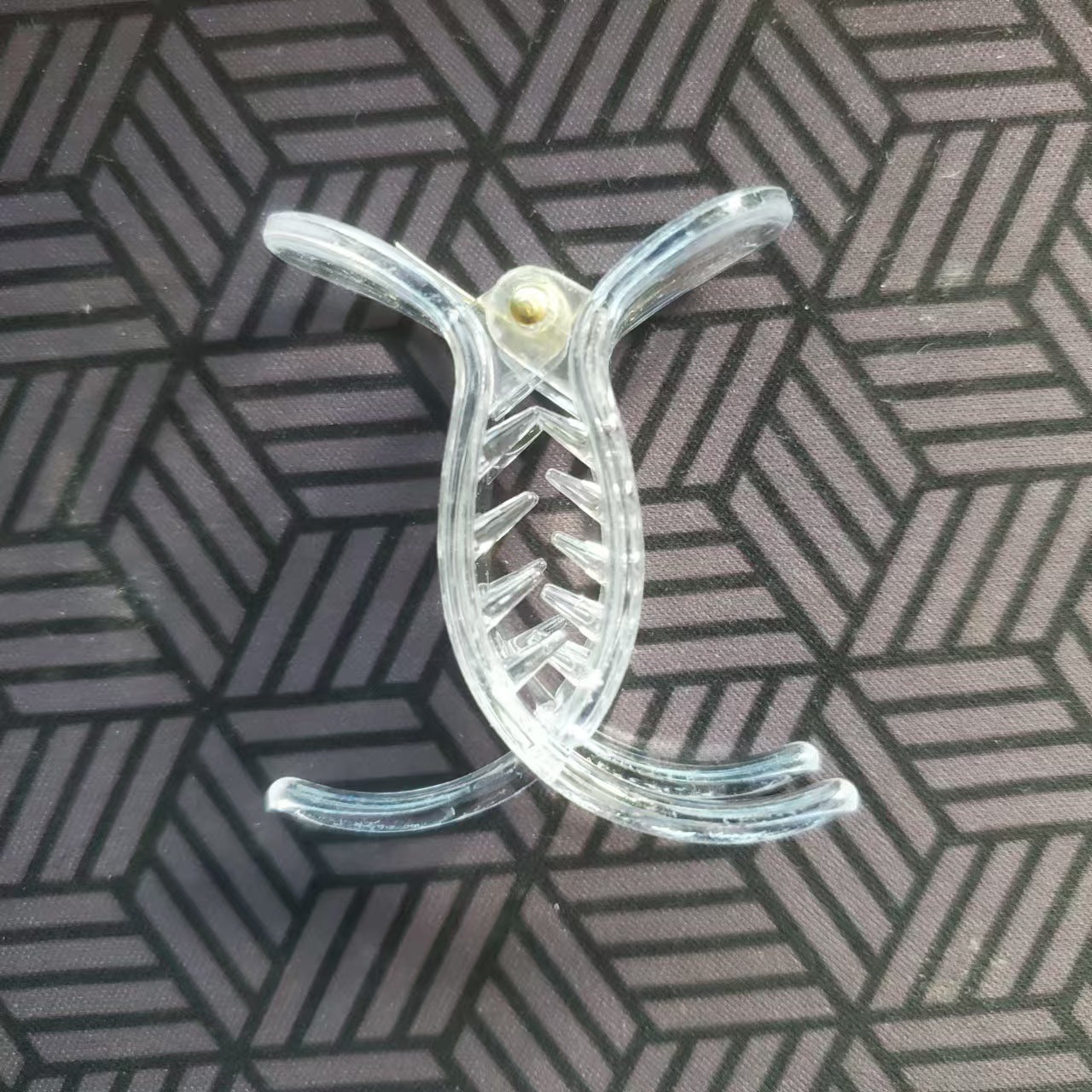 Simple solid-colored small hair clips