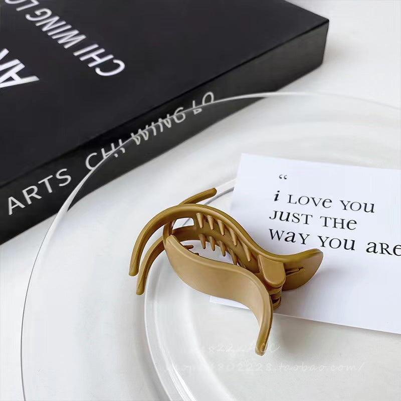 Simple solid-colored small hair clips